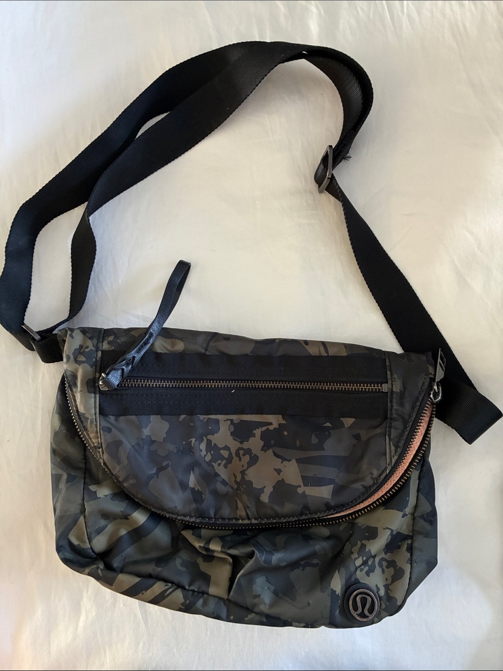 Lululemon Camo festival bag